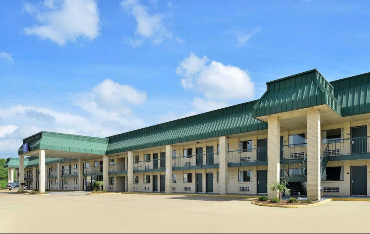 [Americas Best Value Inn and Suites]